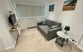 *Close To Beach* One Bedroom Suite With Parking